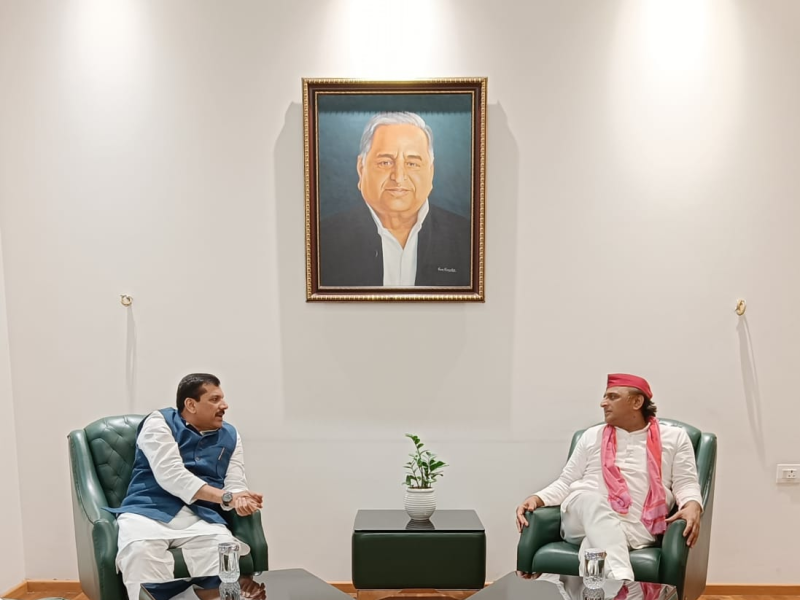 सुप्रीम कोर्ट ने शराब नीति मामले में गिरफ्तार किए गए दिल्ली के मुख्यमंत्री अरविंद केजरीवाल की याचिका पर सुनवाई के लिए हामी भर दी है। सर्वोच्च न्यायालय ने सुनवाई के लिए 15 अप्रैल की तारीख मुकर्रर की है