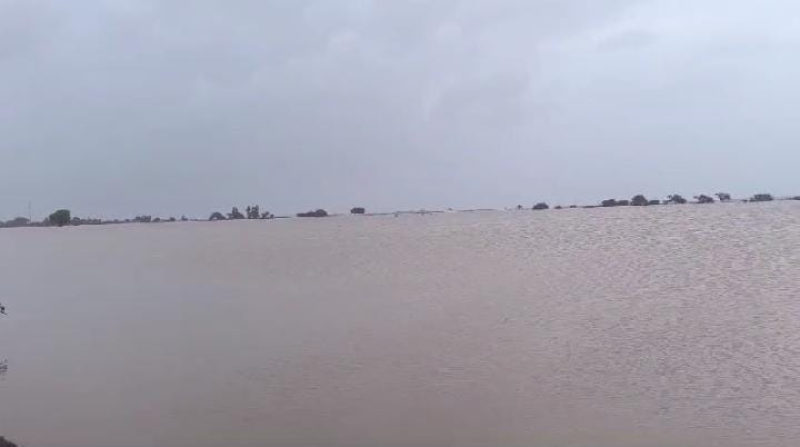 જૂનાગઢ માંગરોળ: જનપ્રતિનિધિ જુના ગયા અને નવા આવ્યા સરકારી તંત્રમાં અધિકારીઓ પણ આવ્યા અને ગયા પરંતુ જૂનાગઢના ઘેડ વિસ્તારના ગામડાઓની પરિસ્થિતિ ઠેરની ઠેર 