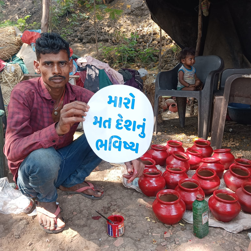 26 લોકસભા મતવિભાગની સામાન્ય ચૂંટણી અને 05 વિધાનસભા મતવિભાગની પેટાચૂંટણી અંગે જાહેરનામું પ્રસિદ્ધ કરવામાં આવ્યું, નામાંકન પત્રો ભરવાનું શરૂ