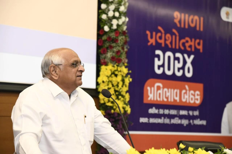 ગુજરાતમાં શાળા પ્રવેશોત્સવ દરમિયાન ૬,૬૮૫ ક્લાસરૂમ, ૭,૮૭૮ કોમ્પ્યુટર લેબ, ૨૬,૫૭૦ સ્માર્ટ ક્લાસના લોકાર્પણ-ઉદઘાટન થયા. માધ્યમિક શાળાઓની 74 હજારથી વધુ અધિકારીઓએ મુલાકાત લીધી. 