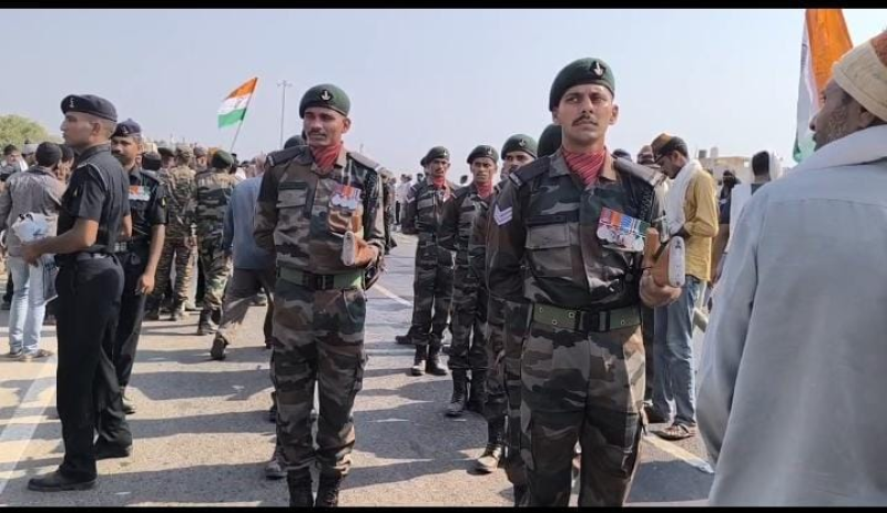 માળીયા હાટીના તાલુકાના ગળોદર ગામના 30 વર્ષીય આર્મી મેન નું અવસાન તેમના પાર્થિવ દેહ ને માદરે વતન ખાતે આપવામાં આવી અંતિમ વિદાય