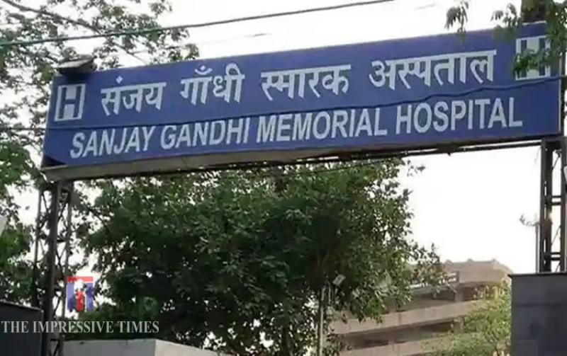 दिल्ली में एक बार फिर बम से उड़ाने की धमकी मिली है।शुरुआत में संजय गांधी अस्पताल और बुराड़ी सरकारी अस्पताल प्रशासन ने ईमेल देखकर पुलिस को खबर दी।