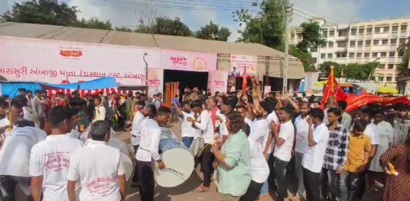 આજે ભાદરવી પૂનમનો પાંચમો દિવસ મારી અંબે જય જય અંબે ના નાદ સાથે માતાજીના દર્શન કરી રહ્યાં છે, ચાર દિવસ મા 16.36 લાખ થી વધુ ભક્તોએ માતાજી ના દર્શન કર્યા