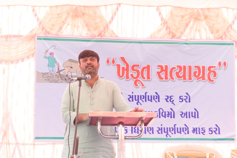 ખેડૂતોના પડતર પ્રશ્નો મુદ્દે 'આપ' નેતાઓ સહિત મોટી સંખ્યામાં હાજર ખેડૂતોએ કલેક્ટરને આવેદનપત્ર આપ્યું. જામખંભાળિયા ખાતે ખેડૂત સત્યાગ્રહ સંમેલનમાં હાજરી આપી. 