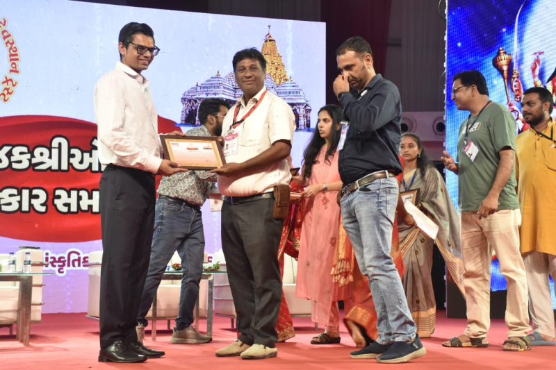અંબાજી ખાતે ભાદરવી મેળામાં સેવા આપનાર સેવા કેમ્પો અને પત્રકારોનો સત્કાર સમારોહ યોજાયો અંબાજી ભાદરવી પૂનમનો મેળો ૨૦૨૪ અનેક રીતે યાદગાર અને અવિસ્મરણીય બની રહ્યો