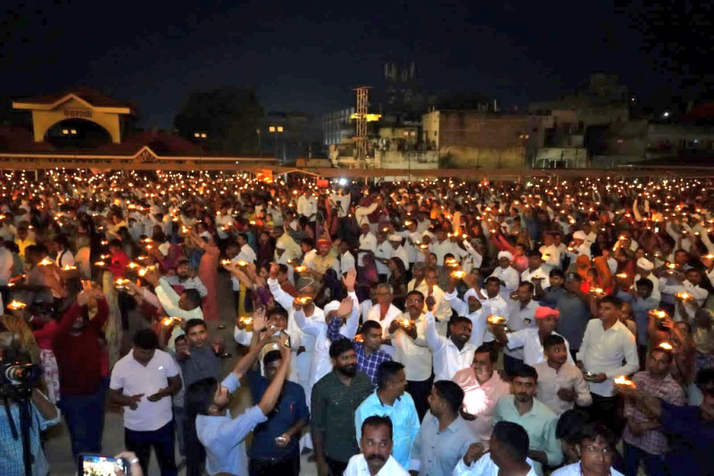 અમદાવાદ ખાતે વાયબ્રન્ટ નવરાત્રી મહોત્સવમાં સરસ મેળા થીમ આધારીત પેવિલિયન બનાવાયું  ૨૨ સ્ટોલમાં સખીમંડળો તેમના ઉત્પાદનોનું પ્રદર્શન અને વેચાણ કરશે