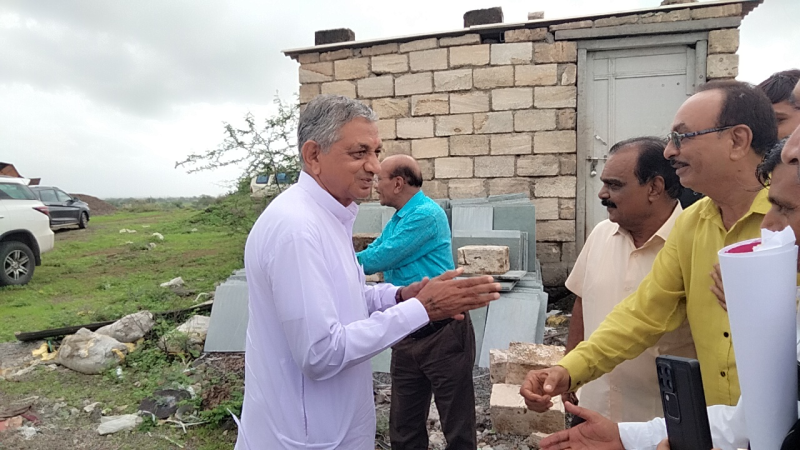 જૂનાગઢ જિલ્લાના માળીયા હાટીના તાલુકાના કારીભડા ગામે સૌની યોજનાના સંપ ના કામ ની જળ સિંચાઇ મંત્રી અને માળીયા માંગરોળ ના ધારાસભ્ય દ્વારા લેવામાં આવી મુલાકાત