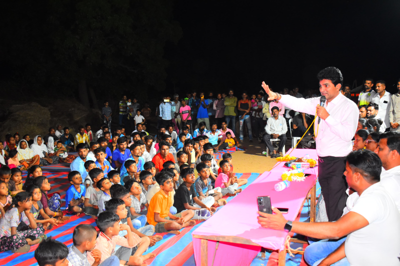 આમ આદમી પાર્ટીના ગુજરાત પ્રદેશ પ્રમુખ ઈસુદાનભાઈ ગઢવીએ ચૈતરભાઈ વસાવાના સમર્થનમાં ડેડીયાપાડામાં પ્રચાર કર્યો હતો અને અનેક ગામોમાં જનસંવાદના કાર્યક્રમો કર્યા