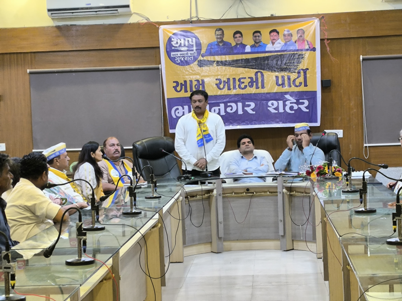 'આપ' નેતા ઈસુદાન ગઢવી, ગોપાલ ઇટાલીયા અને મનોજ સોરઠીયાએ ભાવનગર અને અમરેલીમાં મિશન વિસ્તાર કાર્યક્રમ અંતર્ગત મહત્વપૂર્ણ બેઠક કરી.