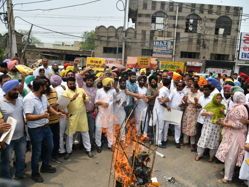 केजरीवाल की गिरफ्तारी के विरोध में आप का प्रदर्शन कोर्ट में बोली सीबीआई- लोग कोरोना से मर रहे थे, ये घोटाले की साजिश रच रहे थे