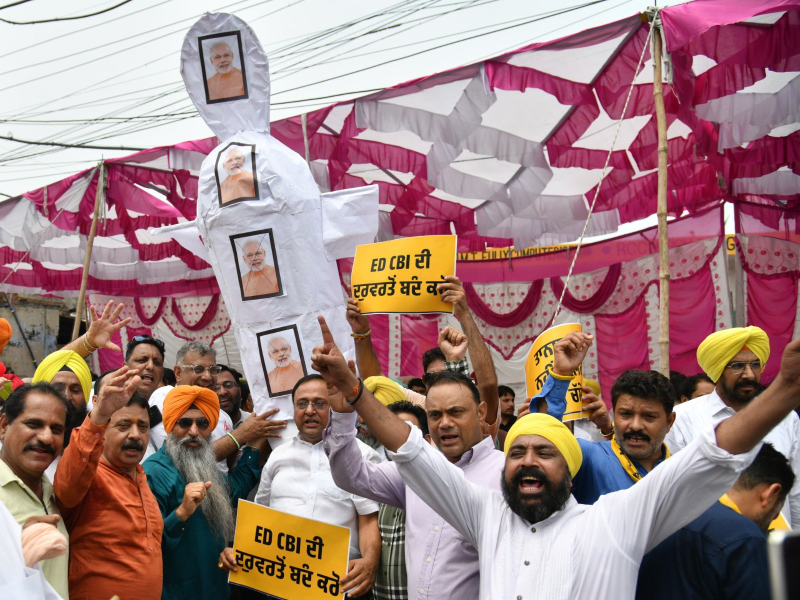 केजरीवाल की गिरफ्तारी के विरोध में आप का प्रदर्शन कोर्ट में बोली सीबीआई- लोग कोरोना से मर रहे थे, ये घोटाले की साजिश रच रहे थे