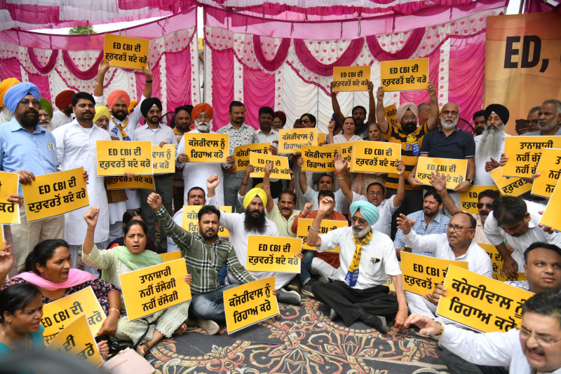 केजरीवाल की गिरफ्तारी के विरोध में आप का प्रदर्शन कोर्ट में बोली सीबीआई- लोग कोरोना से मर रहे थे, ये घोटाले की साजिश रच रहे थे