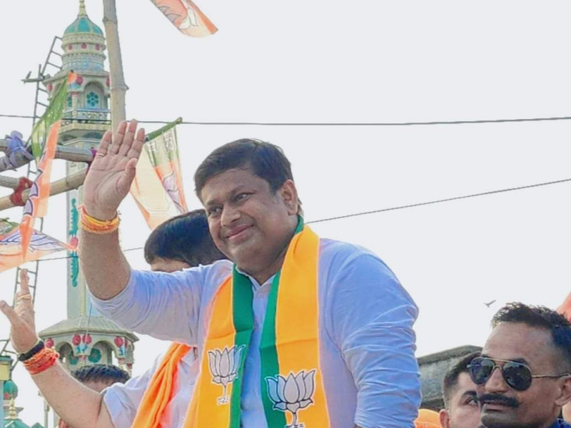 અધીર રંજન ચૌધરીને ભાજપમાં જોડાવવા ઓફર કરાઈ ખડગે સાથે નિવેદનબાજી થતાં ભાજપે તકનો લાભ ઊઠાવ્યો ચાલો રામના ઘરે આવી જાઓ : ભાજપ