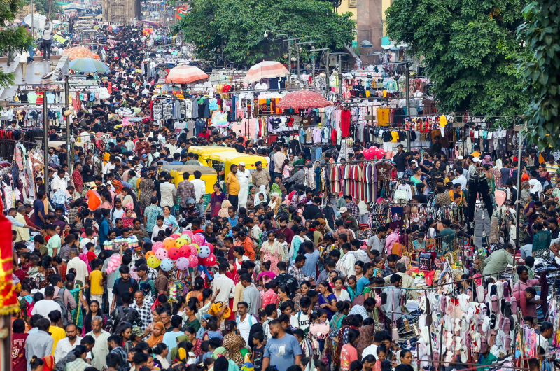 દિવાળીના તહેવારોનો આજે (28મી ઓક્ટોબર) વાઘબારસ સાથે જ પ્રારંભ દિવાળી પૂર્વે છેલ્લી ઘડીએ કપડાં, મીઠાઈ, ડેકોરેટિવ ચીજવસ્તુ સહિતની ખરીદી માટે ભારે ભીડ 