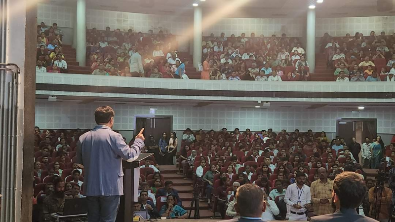 અમદાવાદ એજ્યુકેશન ગ્રુપ દ્વારા ગુજરાત પ્રદેશ કોંગ્રેસ સમિતિના પ્રમુખ શક્તિસિંહ ગોહિલના હસ્તે શહેરના ટોપ વિધાર્થીઓને સન્માનિત કરી વિશ્વ લોકશાહી દિવસ ઉજવ્યો