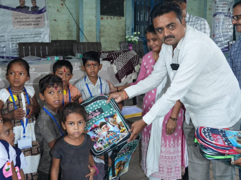 ગાંધીનગર જિલ્લાના અલુવા પ્રાથમિક શાળામાં શાળા પ્રવેશોત્સવ અને કન્યા કેળવણી મહોત્સવ યોજાયો.  આંગણવાડી, બાળવાટિકા અને ધોરણ.1માં બાળકોને પ્રવેશ અપાયો 