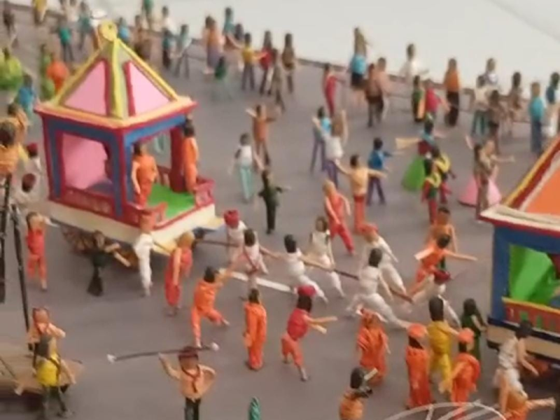 અમદાવાદના આર્ટિસ્ટની કમાલ ! જુઓ રથયાત્રાની કલાકૃતિ દોઢ ઇંચની સાઈઝના રથમાં બેઠા ભગવાન જગન્નાથ રથયાત્રાની કલાકૃતિ ફક્ત 20 ઇંચ બાય 30 ઇંચમાં 