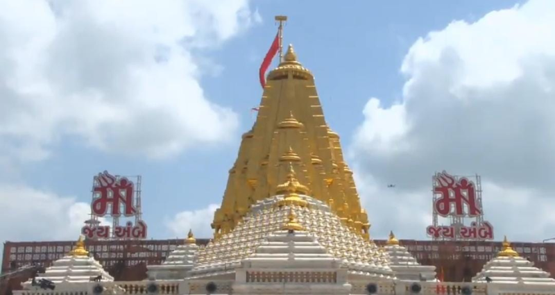 આજે અંબાજી મંદિરમાં થશે પ્રક્ષાલન વિધિ. અંબાજી મંદિરમાં પ્રક્ષાલન વિધિ અંતર્ગત આરતી દર્શનના સમયમાં ફેરફાર કરાયો માતાજી ના નિજ મંદિરમાં પ્રક્ષાલન વિધિ બપોરે ૦૧: ૩૦ કલાકે શરૂ થશે.