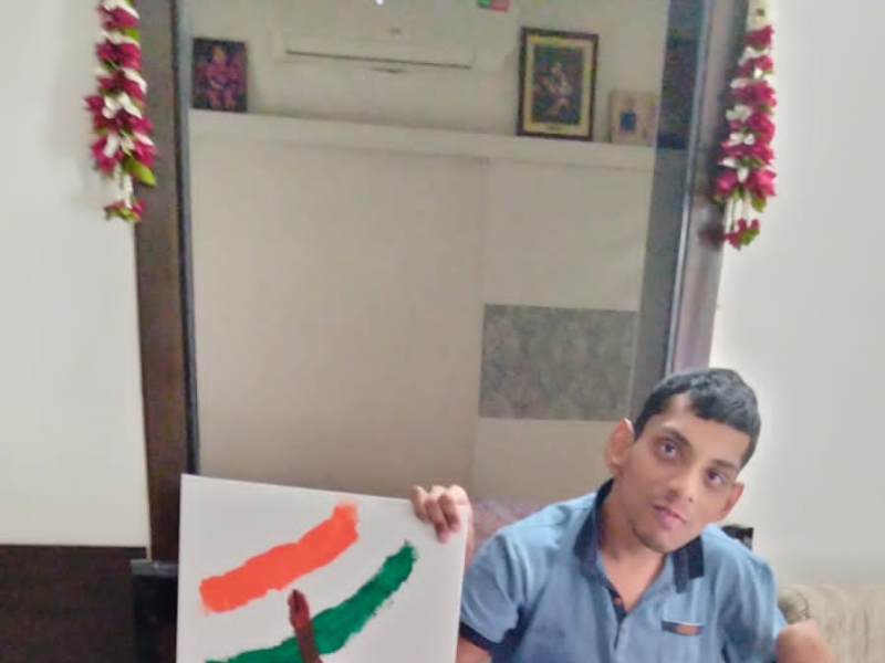 દિવ્યાંગ જય ગાંગડિયાએ સંવેદનાના રંગો પૂરીને મતદાન જાગૃતિની ધૂણી ધખાવી