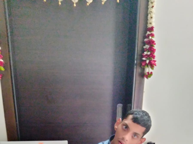 દિવ્યાંગ જય ગાંગડિયાએ સંવેદનાના રંગો પૂરીને મતદાન જાગૃતિની ધૂણી ધખાવી