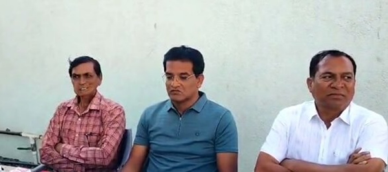 અમરેલી લેટર કાંડઃ રાજકારણમાં આવી શકે છે ગરમાવો આરોપી મનીષ વઘાસીયાએ કર્યો મોટો ઘટસ્ફોટ. મનીષ વઘાસીયાએ જણાવ્યું હતું કે, લેટર અને તેમાં કરેલી સહીઓ ઓરીજનલ જ છે. 