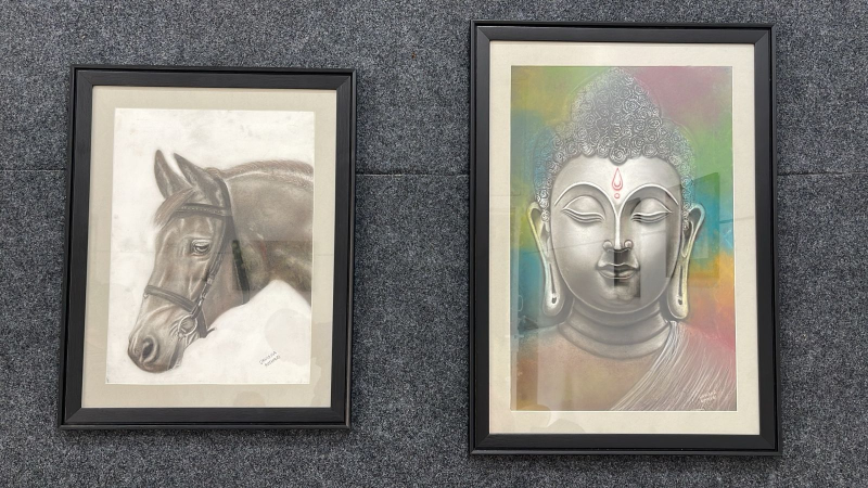 મુખૌટે ક્રિએટિવ આર્ટ ફાઉન્ડેશન દ્વારા નવોદિતકલાકારોને મંચ મળી રહે સાથે જુનિયર અને સિનિયર આર્ટિસ્ટની કલા એકસાથે એક જ જગ્યાએ રજુ થાય  તે પ્રયાસ 