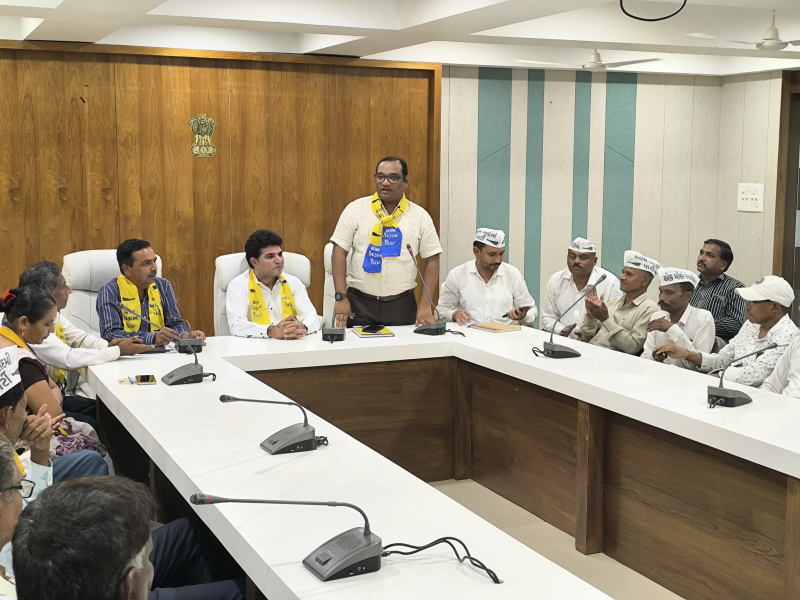 આમ આદમી પાર્ટીની બોટાદમાં મિશન વિસ્તાર કાર્યક્રમ હેઠળ મહત્વપૂર્ણ બેઠક યોજાઈ ગુજરાતના તમામ 55000 બુથો પર નિયુક્તિ કરાશે મોટી સંખ્યામાં કાર્યકર્તાઓ હાજર રહ્યા