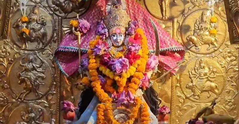 સાબરકાંઠા જીલ્લાનું અંબાજી એટલે ખેડબ્રહ્મા , આ તરફના દરેક માર્ગ પર મા અંબાના ભક્તોનો મહાસાગર ઉમટ્યો  પોલીસ પણ યાત્રાળુઓની સેવામાં સતત ખડેપગે 