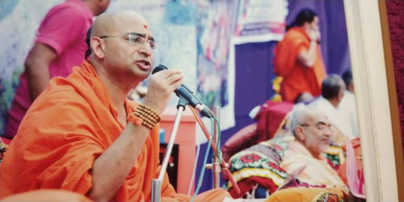 વડતાલ સંપ્રદાયના લંપટ સાધુઓ સામે હરિભક્તોમાં રોષ અંદાજીત 400થી વધુ હરિભક્તોએ રેલી કાઢીને નડિયાદ કલેક્ટર કચેરીએ આવેદનપત્ર આપ્યું