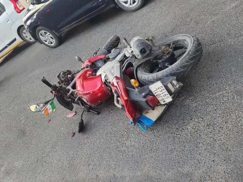 અમદાવાદમાં વધુ એક Hit & Run, વિજય ચાર રસ્તા પાસે બસ ચાલકે યુવકને અડફેટે લીધો બાઈક સવાર યુવકે હેલમેટ પહેર્યું હોવા છતાં તેનું મૃત્યુ થયું 