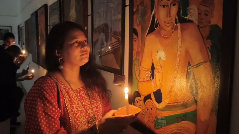 અમદાવાદની હઠીસિંગ વિઝ્યુઅલ આર્ટ ગેલેરી ખાતે અજંતા-ઈલોરા શિલ્પકલા પર આધારિત હેરિટેજ ગુફા ચિત્રોનું કલાપ્રદર્શન યોજાયું               