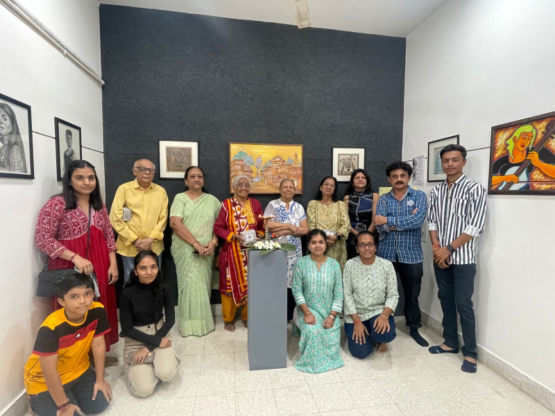અમદાવાદ ખાતે મુખૌટે આર્ટ ગેલેરીમાં ખ્યાતનામ ચિત્રકારોની કલા કૃતિ પ્રદર્શિત કરવામાં આવી લલિતકલા અને હસ્ત કલાને લગતી પ્રવૃત્તિઓને પ્રોત્સાહન 