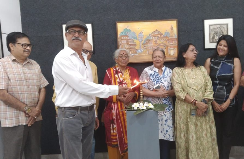 અમદાવાદ ખાતે મુખૌટે આર્ટ ગેલેરીમાં ખ્યાતનામ ચિત્રકારોની કલા કૃતિ પ્રદર્શિત કરવામાં આવી લલિતકલા અને હસ્ત કલાને લગતી પ્રવૃત્તિઓને પ્રોત્સાહન 