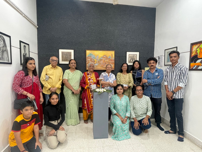 અમદાવાદ ખાતે મુખૌટે આર્ટ ગેલેરીમાં ખ્યાતનામ ચિત્રકારોની કલા કૃતિ પ્રદર્શિત કરવામાં આવી લલિતકલા અને હસ્ત કલાને લગતી પ્રવૃત્તિઓને પ્રોત્સાહન 