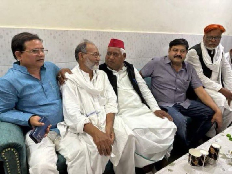 अयोध्या मोइद खान ने एक किशोरी के साथ बलात्कार किया और राजू खान का वीडियो बनाया। बाद में,  वीडियो या इस तट पर गर्भवती होने के आधार पर उसे ब्लैकमेल करके  कई बार उसके साथ बलात्कार किया। 