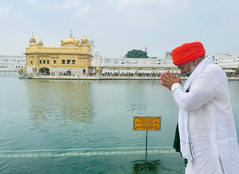 अमृतसर के श्री हरमंदिर साहिब और श्री आनंदपुर साहिब में संगत दर्शनों के लिए उमड़ पड़ी।श्री अकाल तख्त साहिब के आदेश के बाद लोगों ने बैसाखी पर अपने घरों में खालसा झंडा फहराया। 