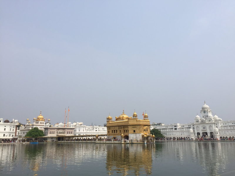 अमृतसर के श्री हरमंदिर साहिब और श्री आनंदपुर साहिब में संगत दर्शनों के लिए उमड़ पड़ी।श्री अकाल तख्त साहिब के आदेश के बाद लोगों ने बैसाखी पर अपने घरों में खालसा झंडा फहराया। 