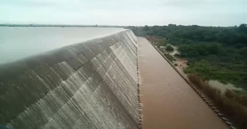 જુનાગઢ જિલ્લાના માળીયા હાટીના પંથકમાં ભારે વરસાદના કારણે ભાખરવડ ડેમ ઓવરફ્લો જૂનાગઢ ગીર સોમનાથ, દક્ષિણ ગુજરાતના જિલ્લાઓમાં ભારે વરસાદનું રેડ એલર્ટ