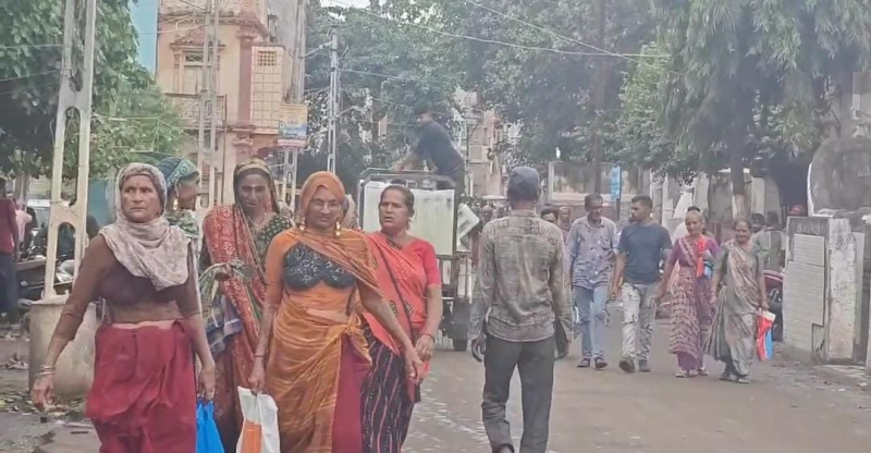 પોરબંદરમાં રાજાશાહીના સમયથી  જન્માષ્ટમીના દિવસે સવારે કોટની મુલાકાત લેવાની પરંપરા રહી છે, જેનું આ વર્ષે પણ શહેરના નાગરિકોએ પાલન કર્યું 