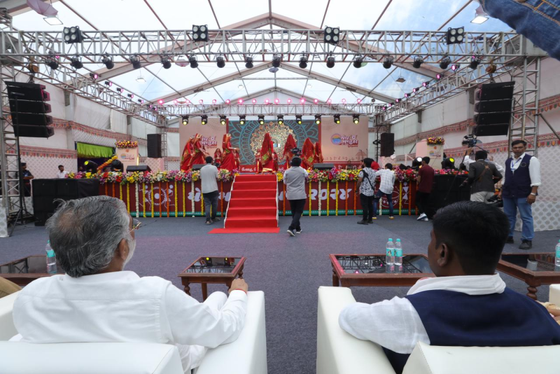 ગિરિમથક ખાતે 'સાપુતારા મેઘ મલ્હાર પર્વ ૨૦૨૪’નો રંગારંગ પ્રારંભ ગુજરાત સતત 'વર્લ્ડ ટુરિઝમ મેપ' પર ચમકતું અને ધબકતું રહે એ માટે રાજ્ય સરકાર સંપૂર્ણ પ્રતિબદ્ધ