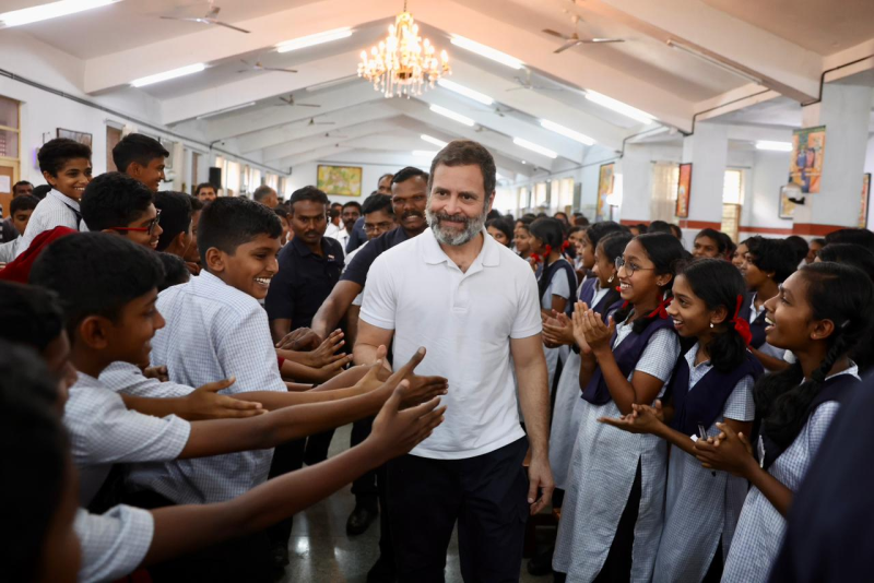 કોંગ્રેસ નેતા રાહુલ ગાંધીએ લોકસભા ચૂંટણી સમયે બેઠકોની સંખ્યાને લઈને મોટી ભવિષ્યવાણી કરી ભાજપને લગભગ 150 બેઠકો મળશે   અખિલેશે કહ્યું કે ચૂંટણી બોન્ડે ભાજપની બેન્ડ વગાડી દીધી