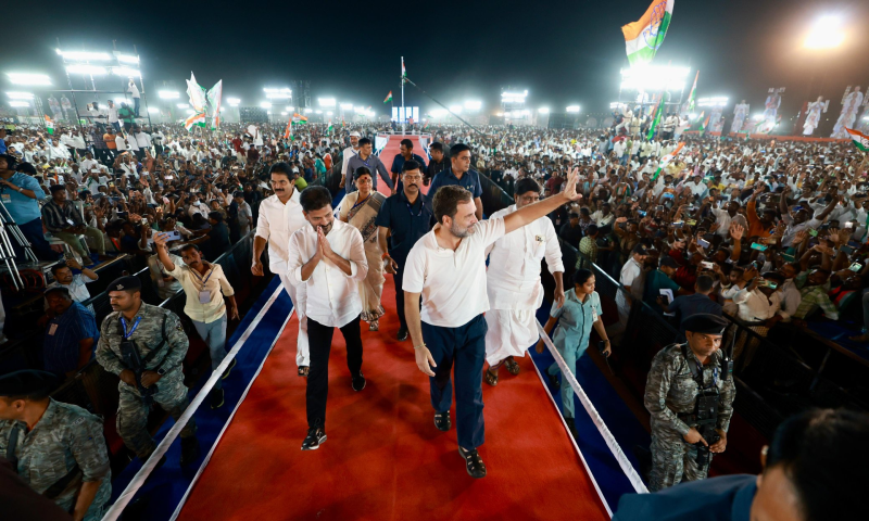 કોંગ્રેસ નેતા રાહુલ ગાંધીએ લોકસભા ચૂંટણી સમયે બેઠકોની સંખ્યાને લઈને મોટી ભવિષ્યવાણી કરી ભાજપને લગભગ 150 બેઠકો મળશે   અખિલેશે કહ્યું કે ચૂંટણી બોન્ડે ભાજપની બેન્ડ વગાડી દીધી