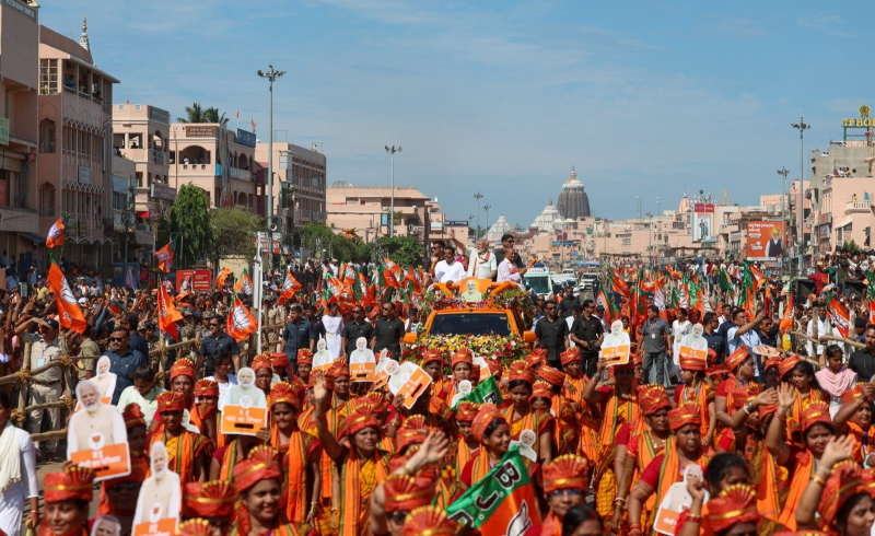 दिल्ली में इस सप्ताह मतदान है। चुनाव प्रचार का अंतिम दौर है। इस नाते सभी दलों ने प्रचार के लिए पूरी ताकत लगा दी प्रचार करने के लिए अमरावती से सांसद नवनीत राणा पहुंचीं। 