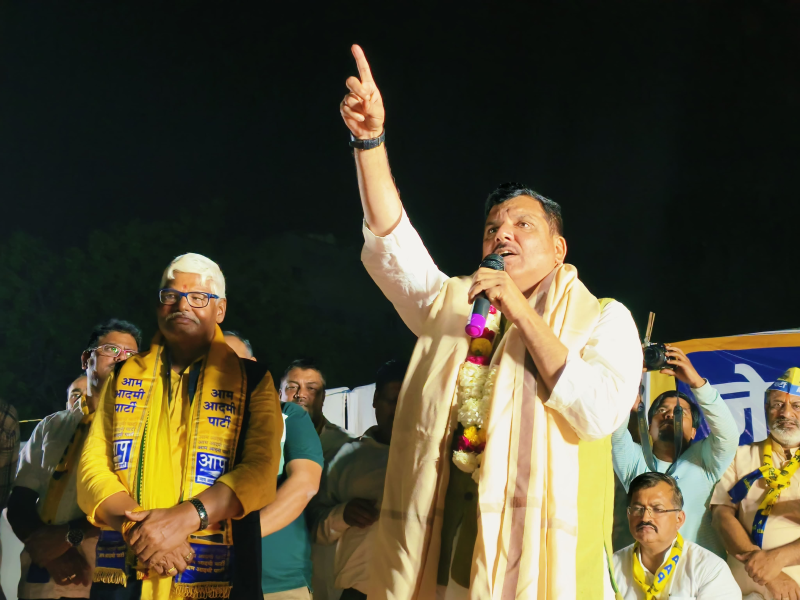 दिल्ली में इस सप्ताह मतदान है। चुनाव प्रचार का अंतिम दौर है। इस नाते सभी दलों ने प्रचार के लिए पूरी ताकत लगा दी प्रचार करने के लिए अमरावती से सांसद नवनीत राणा पहुंचीं। 