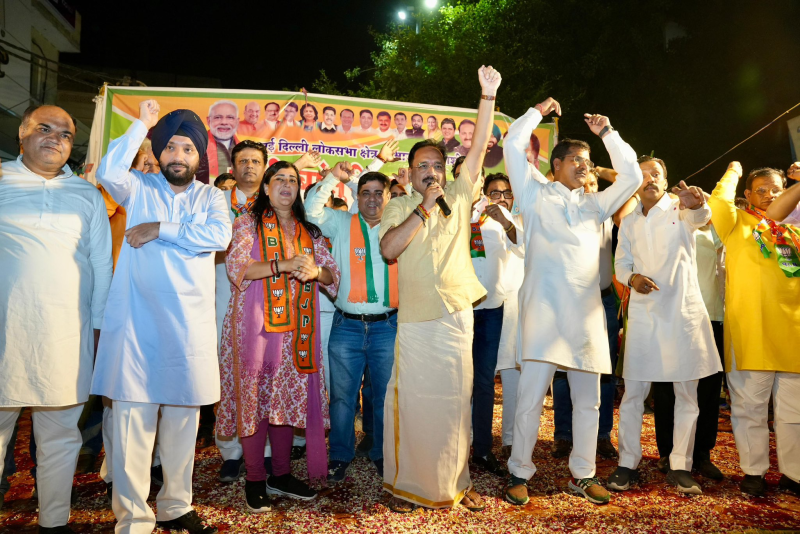 दिल्ली में इस सप्ताह मतदान है। चुनाव प्रचार का अंतिम दौर है। इस नाते सभी दलों ने प्रचार के लिए पूरी ताकत लगा दी प्रचार करने के लिए अमरावती से सांसद नवनीत राणा पहुंचीं।