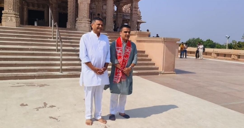 નાયબ મુખ્યમંત્રી હર્ષ સંઘવીએ ખોડલધામ ખાતે શીશ ઝુકાવ્યું; કમોસમી વરસાદથી પીડિત ખેડૂતો માટે ખાસ પ્રાર્થના કરી.