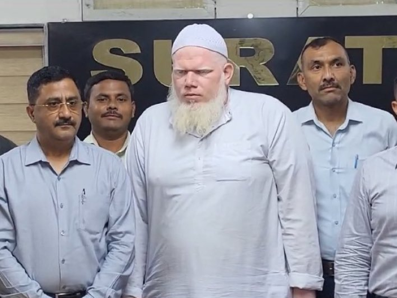 भारत में स्लीपर सेल बना रहा था पाकिस्तान में बैठा डोगर, सूरत पुलिस ने किए चौंकाने वाले खुलासे मौलवी सोहेल से पूछताछ में कई खुलासे 