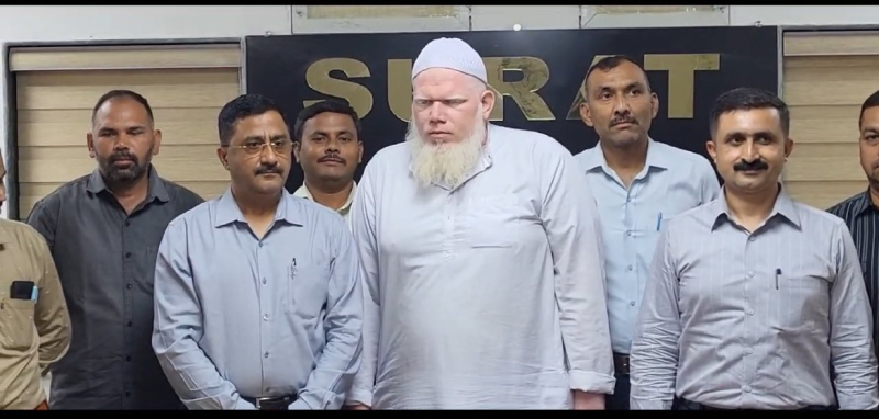 भारत में स्लीपर सेल बना रहा था पाकिस्तान में बैठा डोगर, सूरत पुलिस ने किए चौंकाने वाले खुलासे मौलवी सोहेल से पूछताछ में कई खुलासे