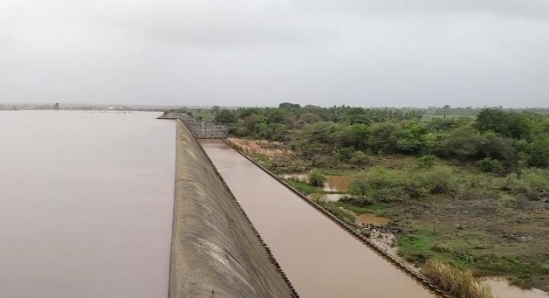 જૂનાગઢ જિલ્લામાં બે દિવસથી મેઘરાજા રમઝટ ગીર ઉપરવાસમાં ભારે વરસાદને કારણે માળીયા હાટીનાના ભાખરવડ ડેમમાં પાણીની આવક વધી ડેમ 90% સુધી ભરાયો
