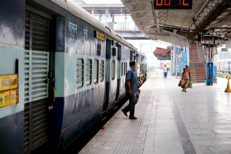 જૂનાગઢ જિલ્લા સાંસદ રાજેશભાઈ ચુડાસમાના અથાગ પ્રયાસોથી રેલવે પ્રશાસન દ્વારા 9 જુનથી ભાવનગર વેરાવળ દૈનિક ટ્રેઇન હવે વડાલ શાપુર અને લુશાળા સ્ટેશન પર રોકવામાં આવશે